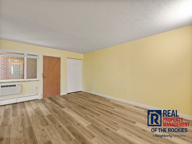 Building Photo - Charming 2 Bed, 1 Bath Condo in Prime Loca...