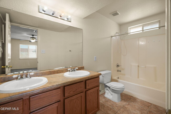 Building Photo - 4089 Tierra Bronce Dr