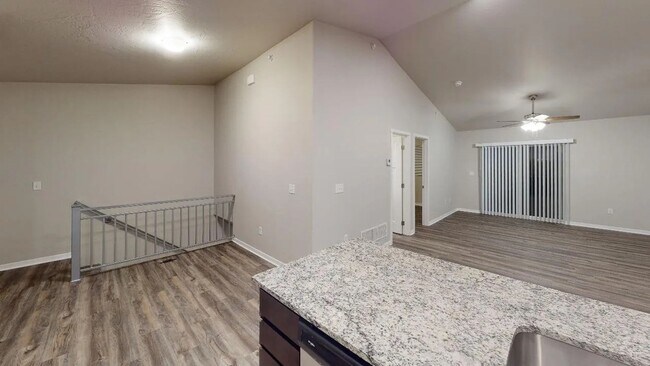 Building Photo - 3 bedroom 2 bathroom townhome with 1 car garage