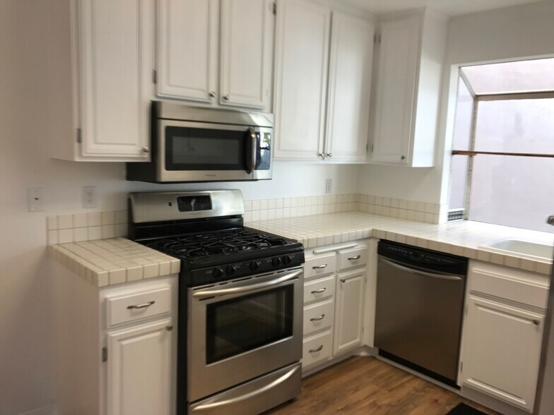Building Photo - 4344 Willow Glen St