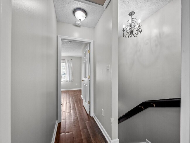 Building Photo - Welcome to Marsh Oaks!