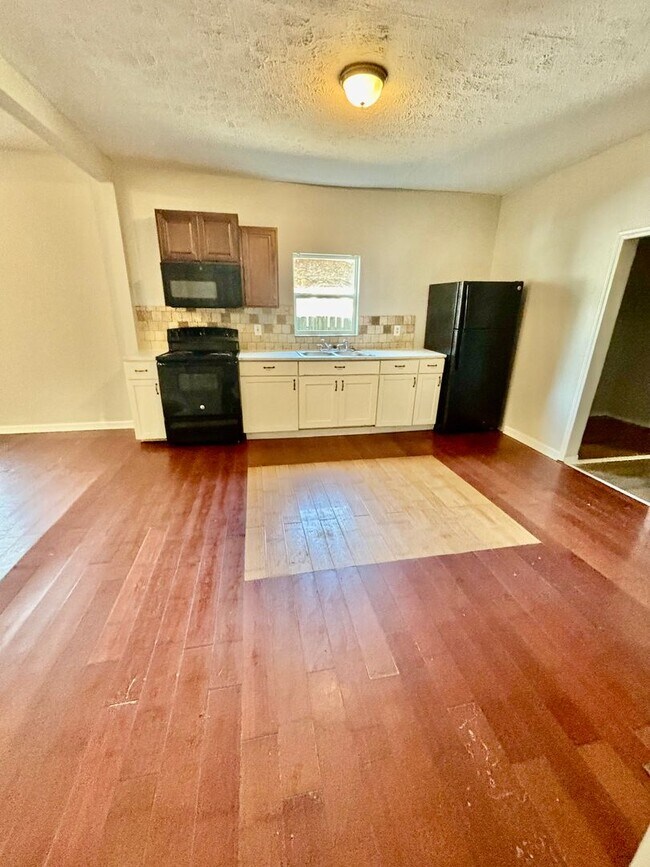 Building Photo - Beautiful Home In Kenwick with Potential 4...