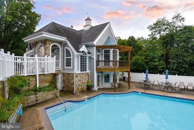 Building Photo - 406 Fortress Way