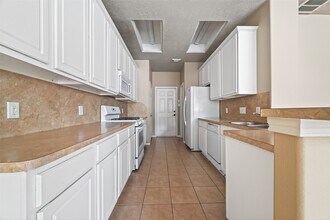 Building Photo - 5626 Claybeck Ln