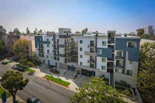 Building Photo - The Plaza Apartments