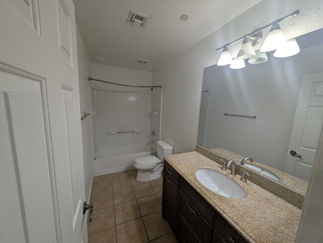 Building Photo - 4 Bedroom and 2.5 Bath Rental