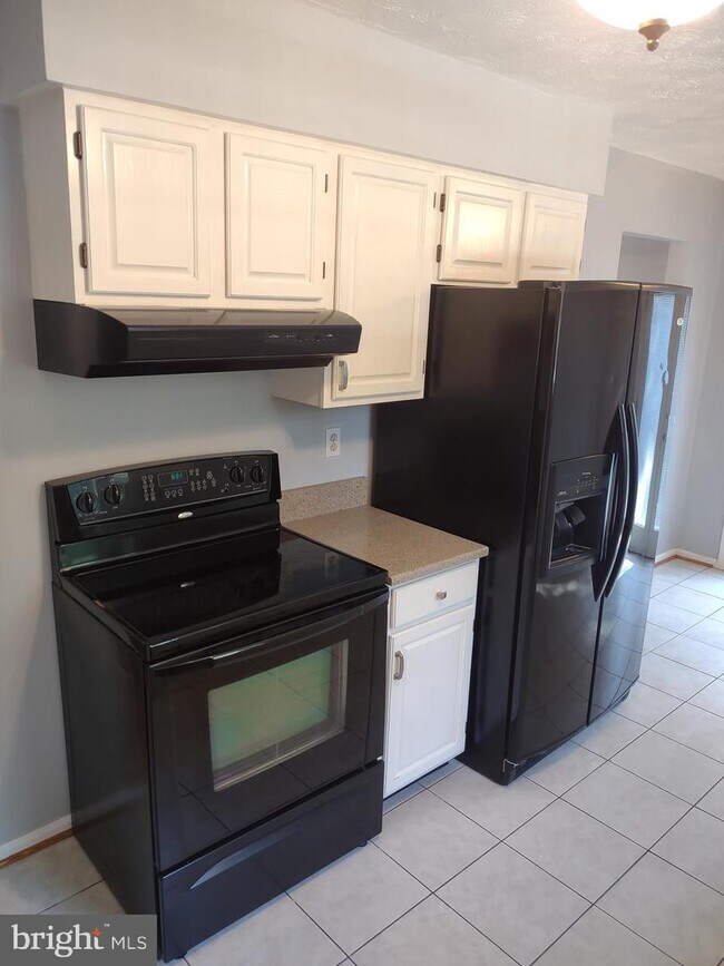 Building Photo - 351 Skyview Dr