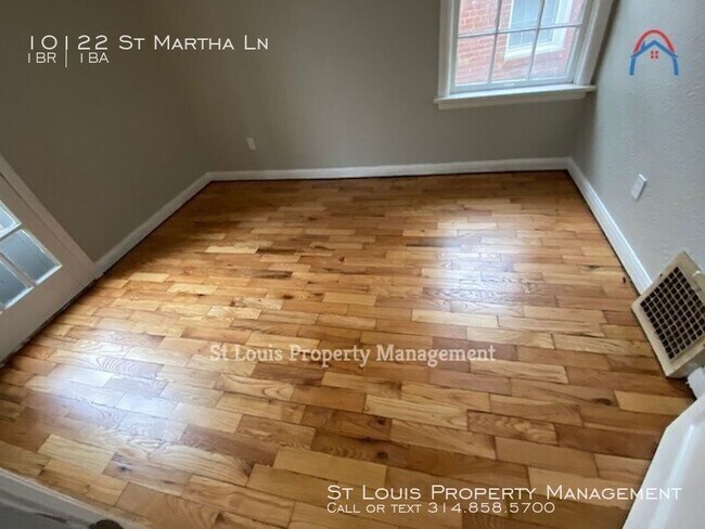 Building Photo - Charming apartment with hardwood floors