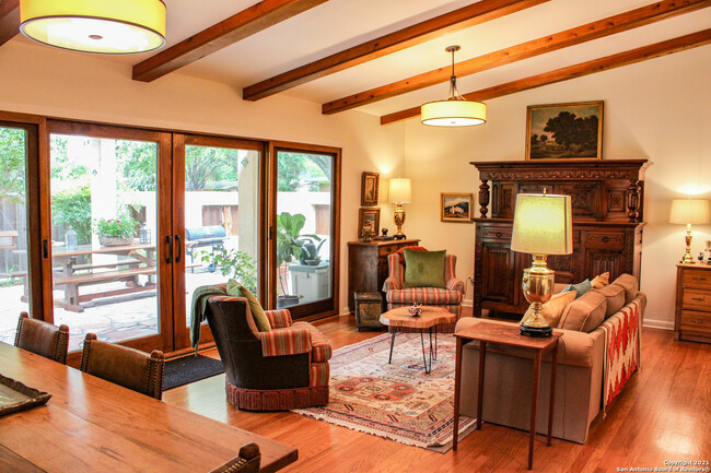 Building Photo - 539 Woodcrest Dr