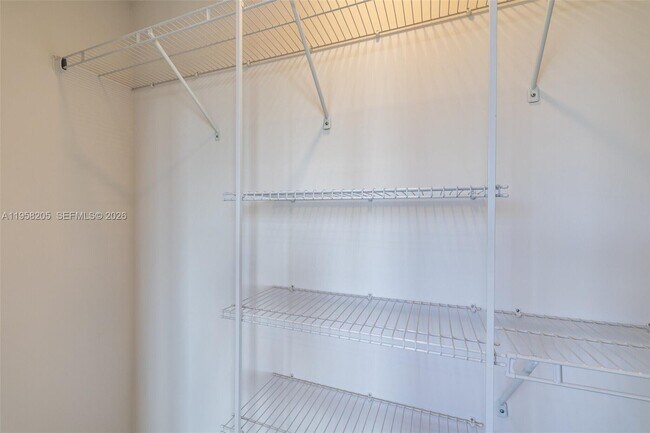 Building Photo - 1376 SW 4th St