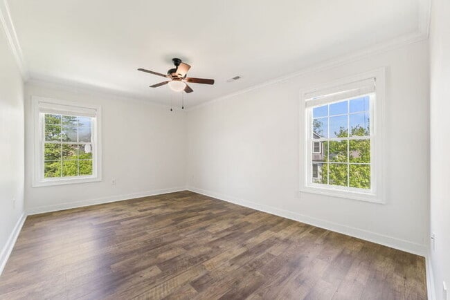 Building Photo - Spacious 5-Bedroom Oasis with 3.5 Baths in...