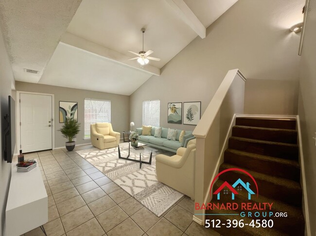 Building Photo - Available now! 3 Bed 2.5 Bath Duplex