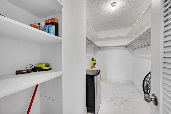 Building Photo - 1401 S Ocean Dr