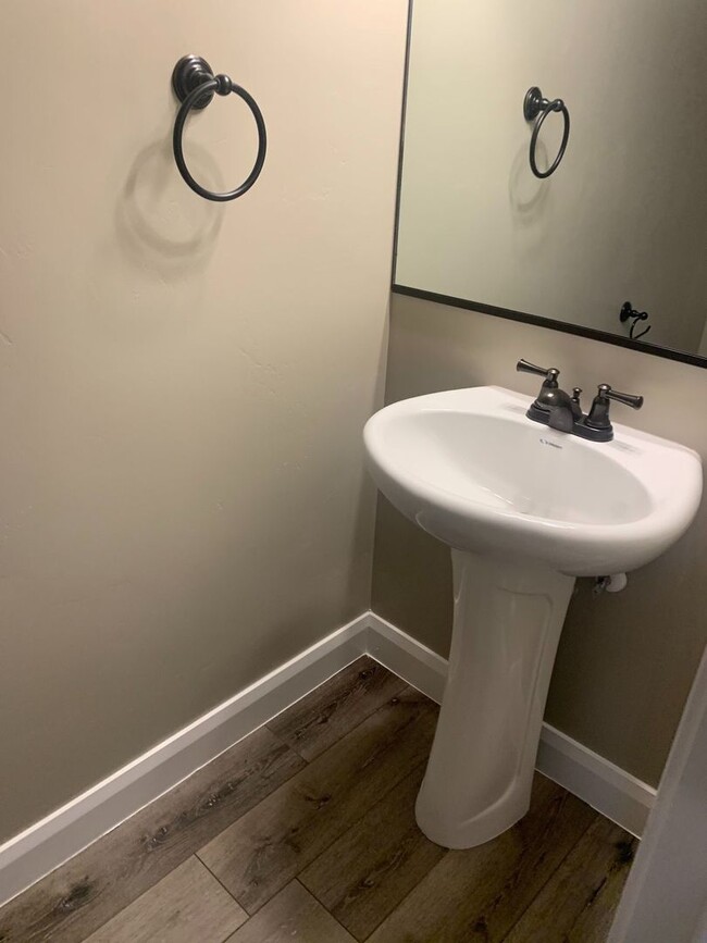 Building Photo - **$300.00 Move-In Bonus** Town home living...