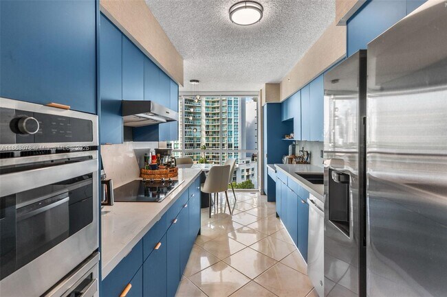 Building Photo - 16400 Collins Ave