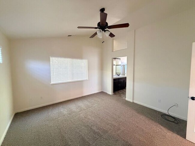 Building Photo - NW Reno Two Story - Beautiful Finishes with Mountain Views