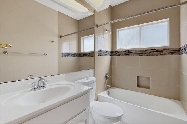 Building Photo - 6017 Ojo De Agua Dr