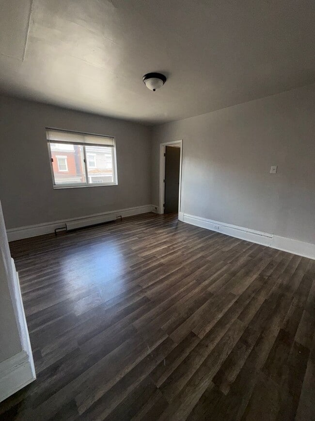 Building Photo - 826 Collins St