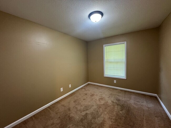 Building Photo - 1727 Thistlewood Dr