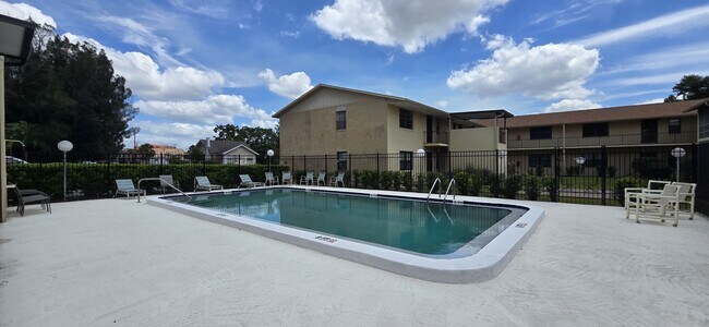 Building Photo - 130 E Johnson Ave