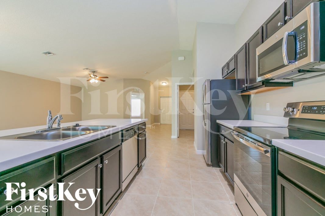 Building Photo - 1950 SW Sylvester Ln