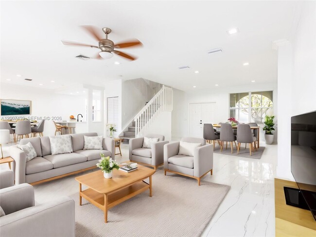 Building Photo - 801 Tanglewood Cir