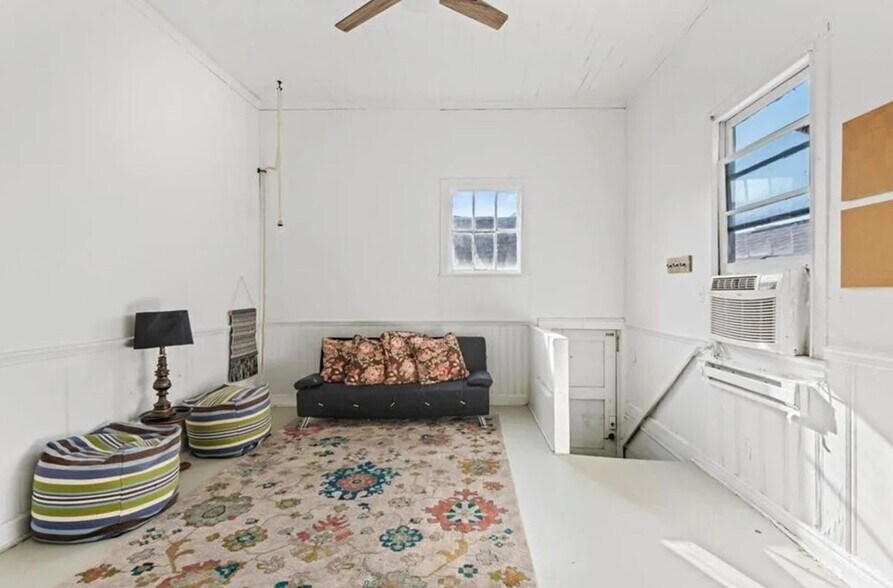 Building Photo - 1035 N Derbigny St