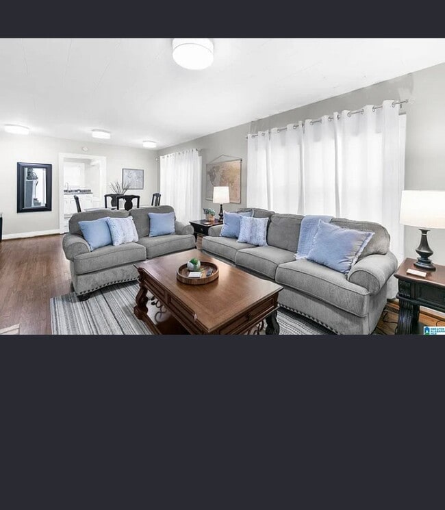 Building Photo - Newly 2 Bedroom Remolded Home/ Area