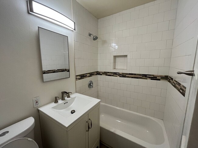 Building Photo - 2Bedroom/1  Bath home in Whittier