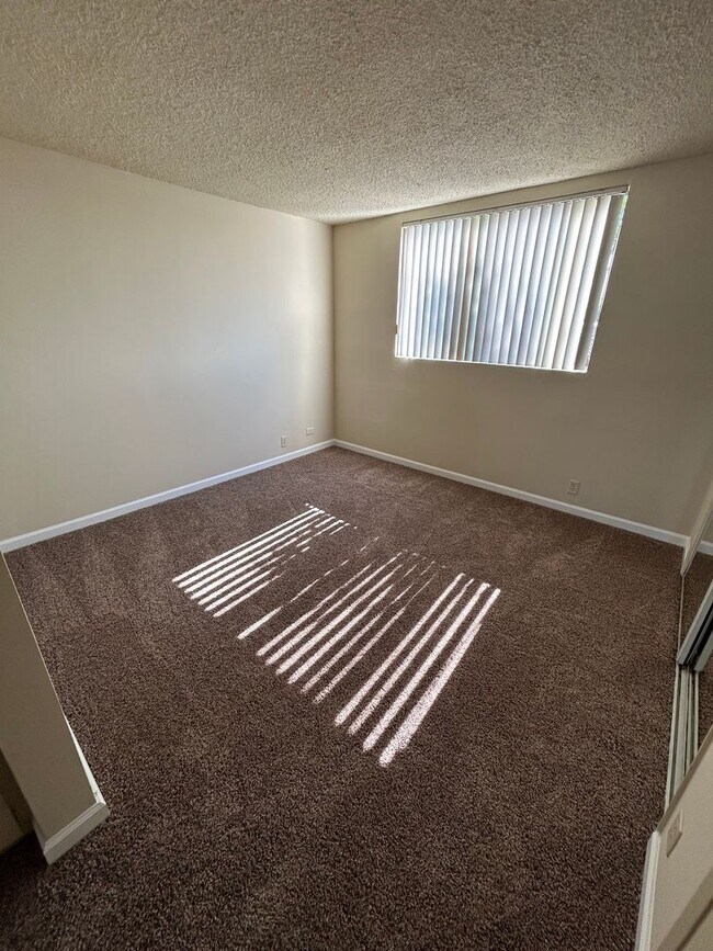 Building Photo - Beautiful 1 Bedroom in the HEART  Northrid...