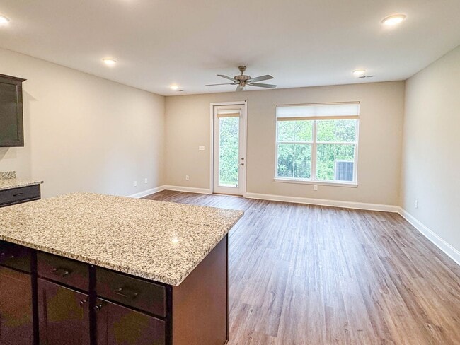 Building Photo - Knoxville 37918 - 3 bedroom, 2.5 bath home - Contact Dustin Fisher (865) 773-7458