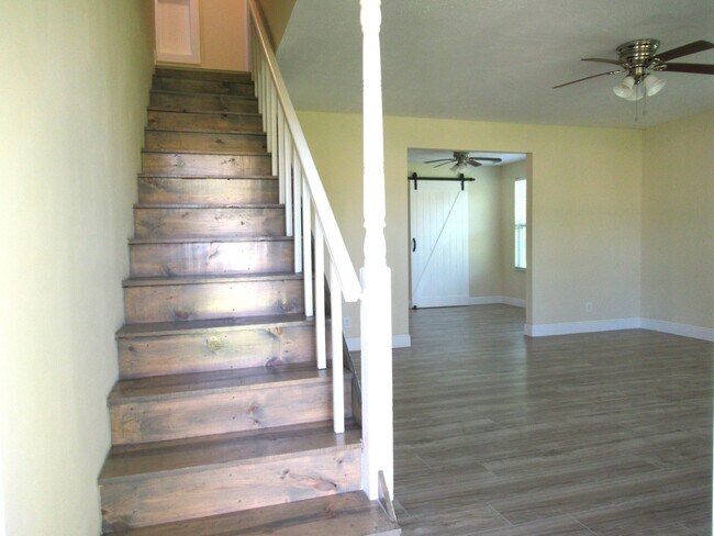 Building Photo - 5310 Palm Dr