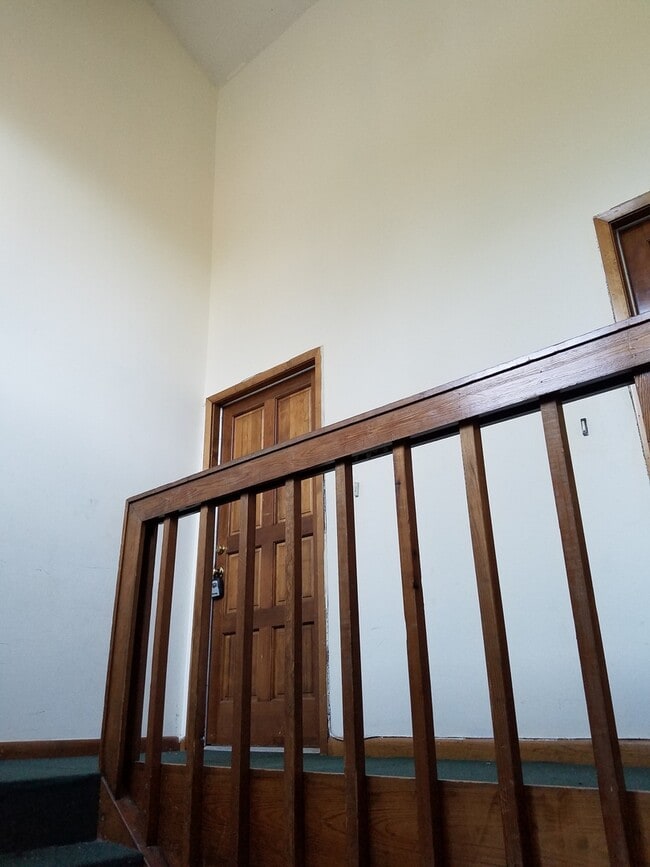 Building Photo - $1450 - 3/2/1 - MOVE IN SPECIAL  - Upstair...