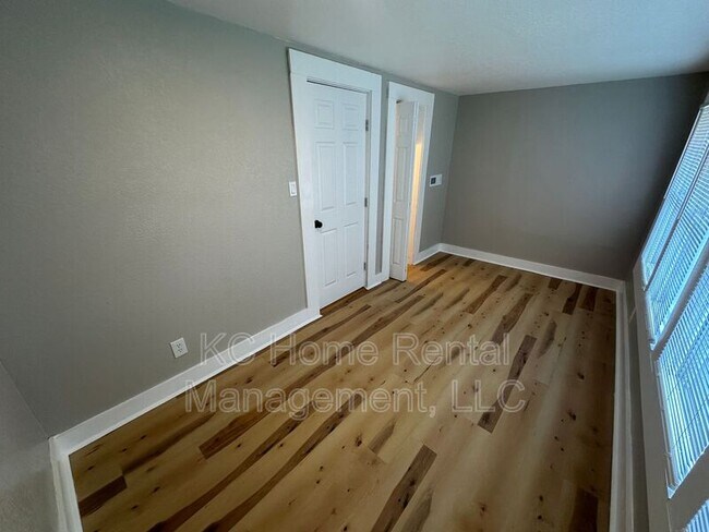 Building Photo - 4010 S Benton Ave