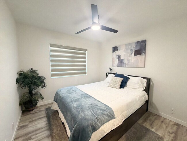 Building Photo - AVAILABLE NOW!! GORGEOUS 4 Bedroom 2 Bathroom Home in La Quinta.