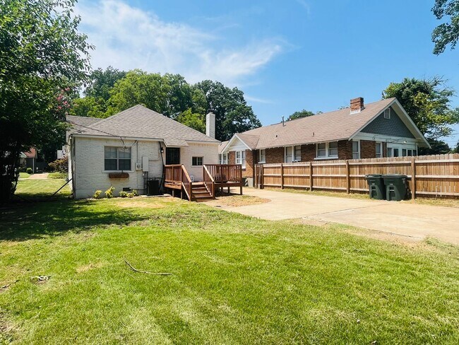 Building Photo - 2 minutes away from Rhodes College! Beautifully Renovated! Pets are owner's approval, fees do apply.