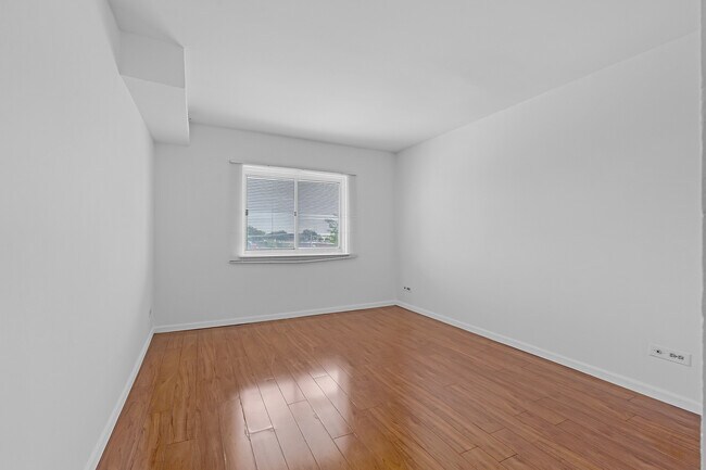 Building Photo - 700 Perrie Dr