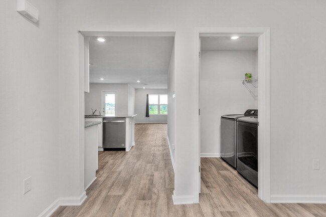 Building Photo - 5631 Guinevere Ln