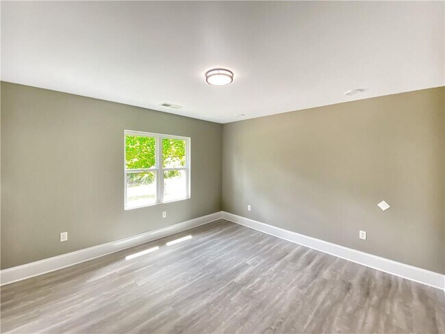 Building Photo - 157 Cedarcrest Dr
