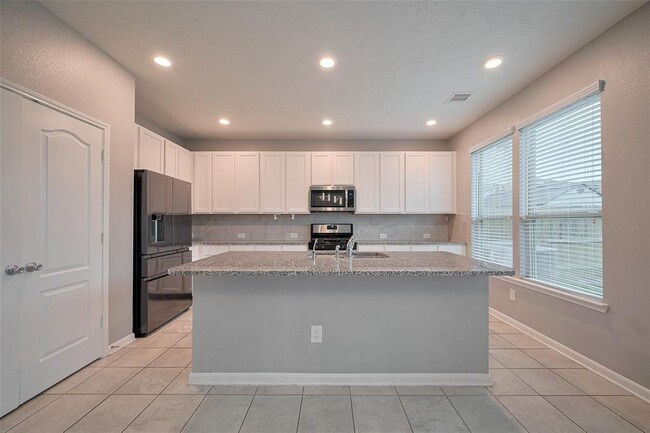 Building Photo - 5011 Pine Ridge Knoll Ct