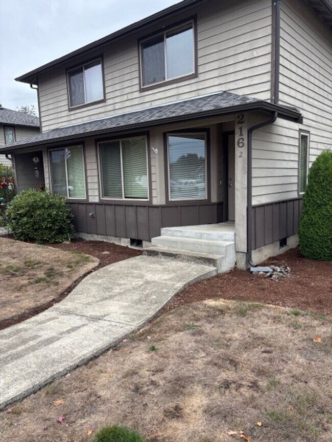 Building Photo - Prime Orting Townhome