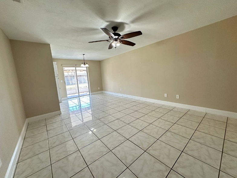 Building Photo - 27 W Country Cove Way