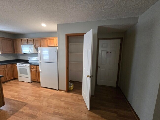 Building Photo - 3700 Falmouth Dr