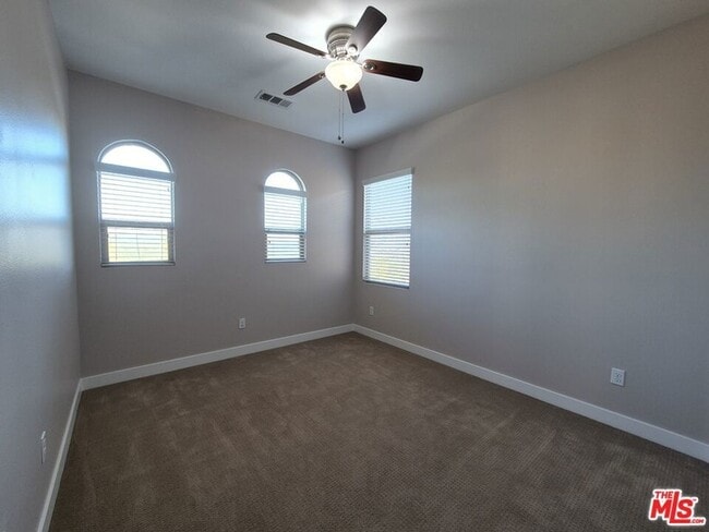 Building Photo - 383 Silk Tree Ave