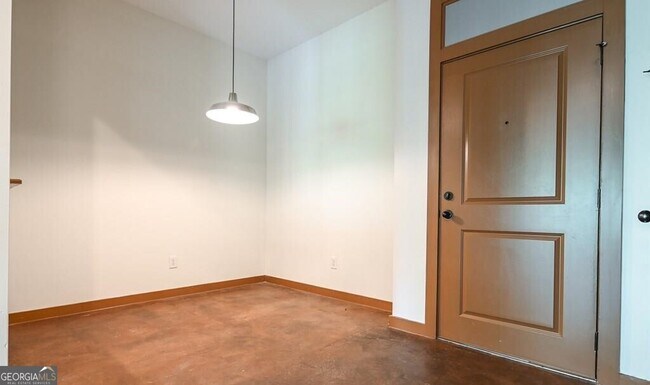 Building Photo - 250 Martha Dr