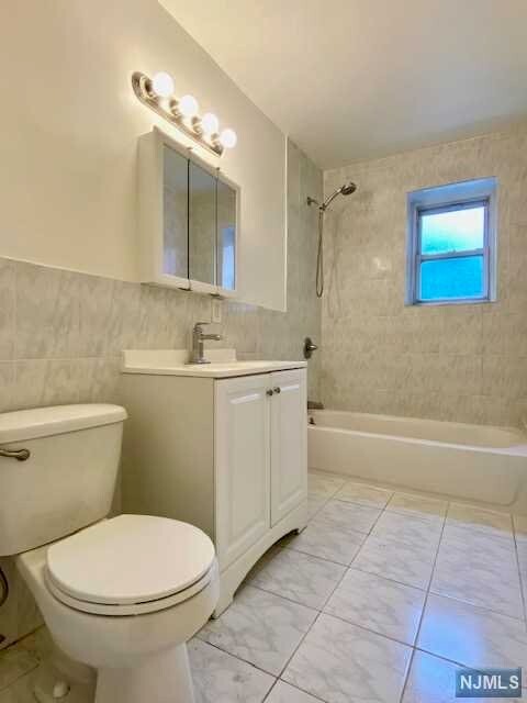 Building Photo - 2320 Linwood Ave