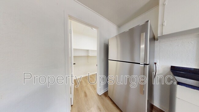 Building Photo - 630 Bird St