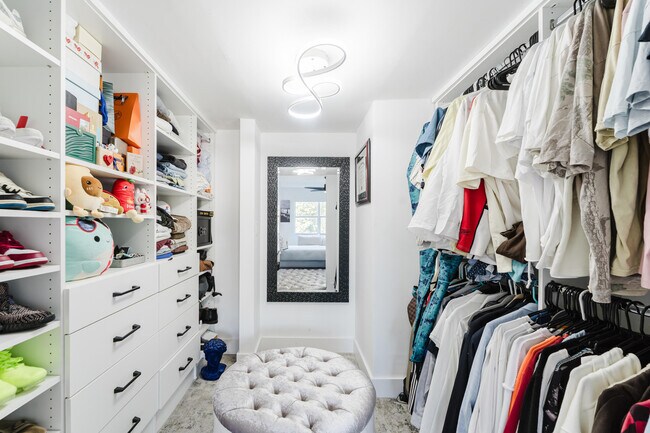 Building Photo - 800 E Camino Real