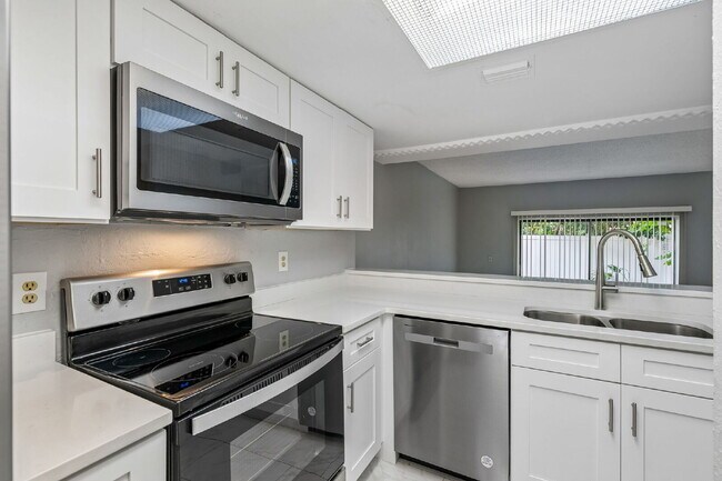 Building Photo - Fully Renovated 2-Bedroom Condo—Just 1 Mile from Universal!