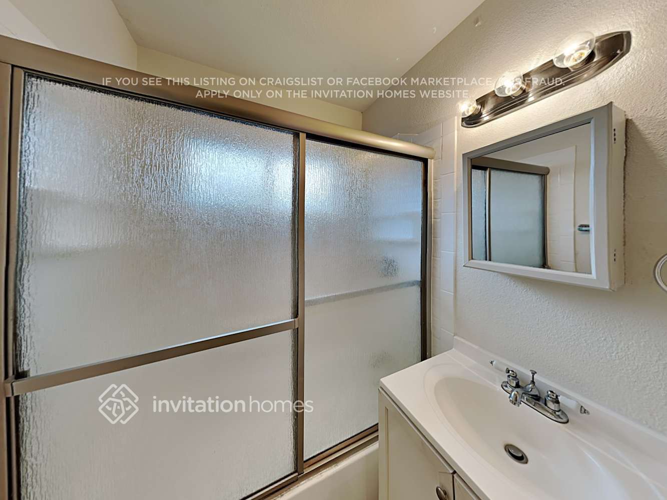 Building Photo - 10813 Oakton Way